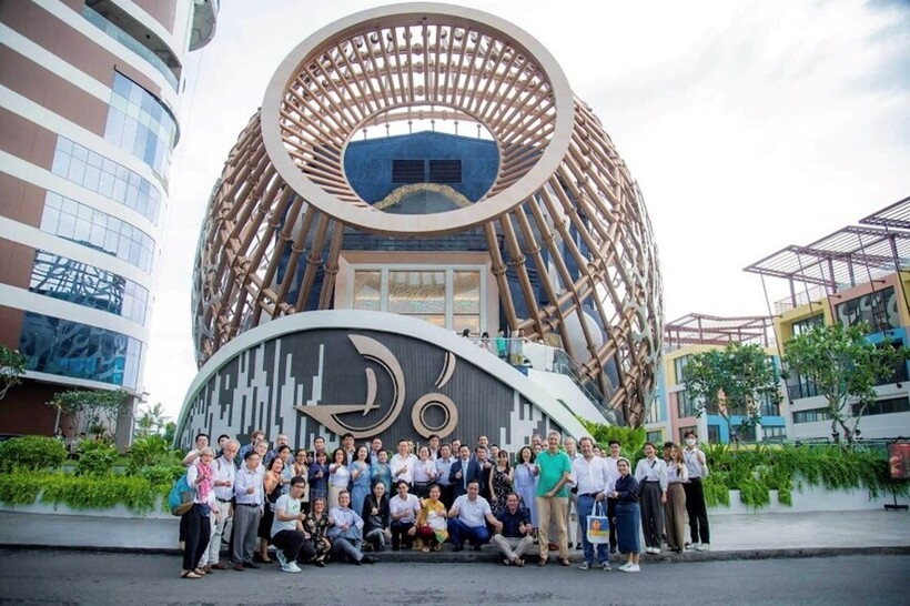 Điểm check-in nổi tiếng thu hút đông đảo du khách quốc tế.