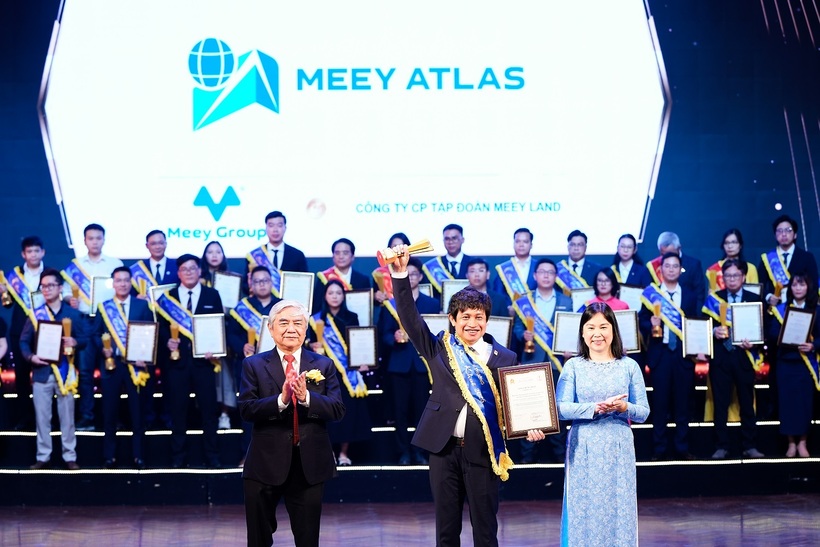 Ông Hoàng Mai Chung, Chủ tịch HĐQT Meey Group nhận giải thưởng Sao Khuê 2025