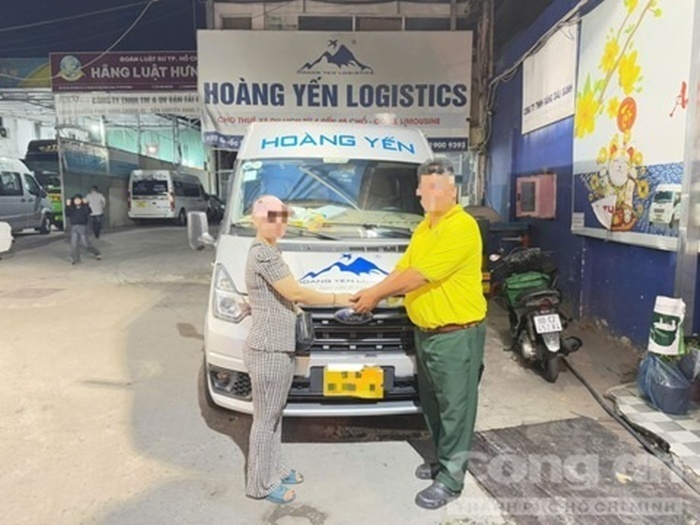 Bà N.T.T.T và tài xế là ông V.Đ.T gặp mặt, thương lượng và giải quyết, xin lỗi nhau sau sự việc. Ảnh: Báo Công an TP.HCM.