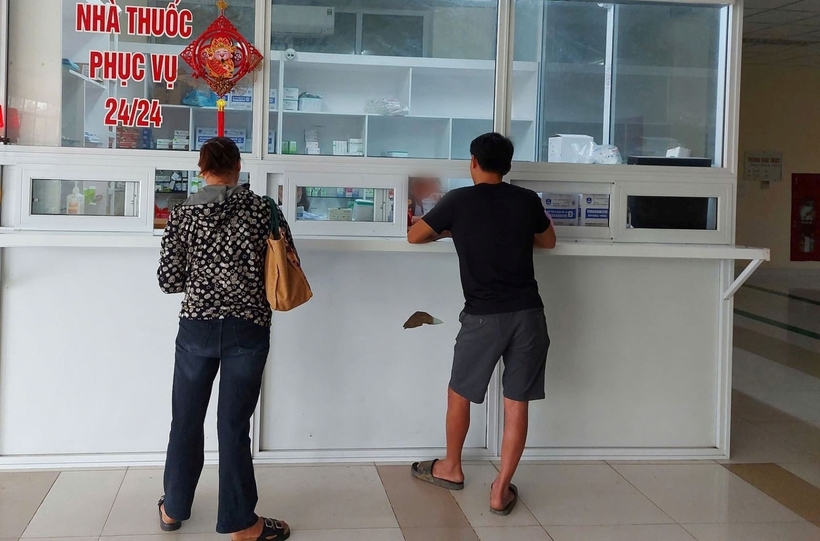 Các đơn vị được yêu cầu khẩn trương triển khai các giải pháp bảo đảm việc kê đơn, sử dụng thuốc hợp lý, an toàn, hiệu quả. Ảnh minh họa: Báo Tin Tức