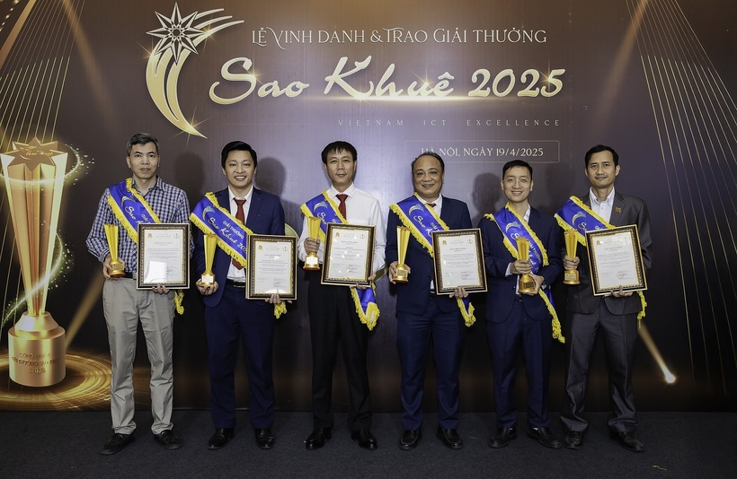 Đại diện Agribank nhận Giải thưởng Sao Khuê 2025 cho Phần mềm Quản lý tài sản kho tiền