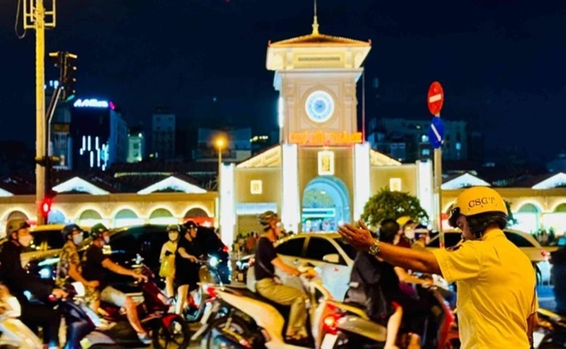 CSGT TP.HCM điều tiết giao thông ở khu vực quận 1. (Ảnh: SGGP)