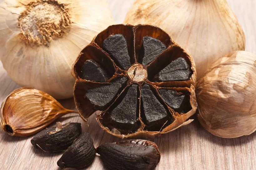 Ăn nhiều tỏi sẽ làm gan làm việc nhiều hơn, căng thẳng hơn làm ảnh hưởng đến mắt, gan, thận và một số bệnh khác.