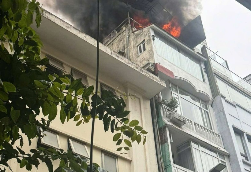 Đám cháy bùng phát. (Ảnh: Lao động)