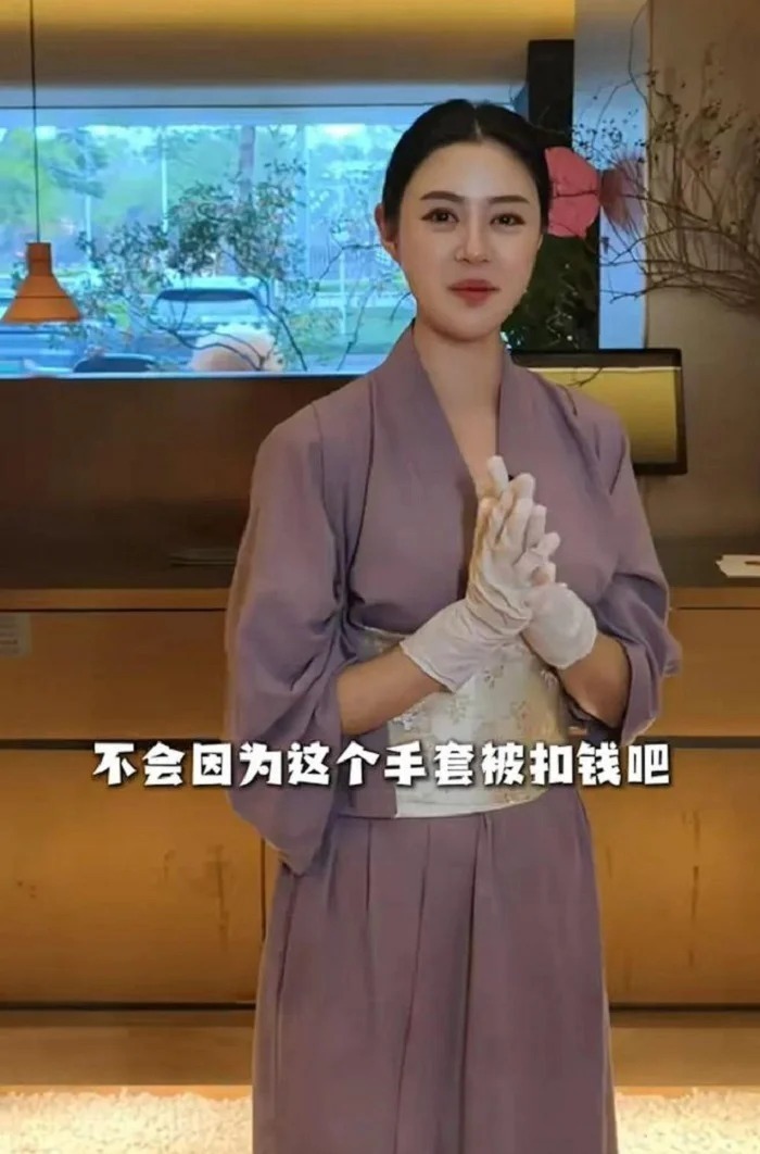 Dù là diễn viên quen mặt và từng thi Hoa hậu, tuy nhiên Vu Miểu không ngại làm nhiều nghề để có thêm thu nhập, trang trải cuộc sống.