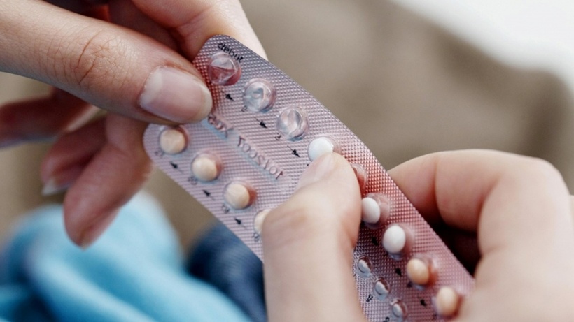 Các bệnh viện ghi nhận một số phụ nữ sử dụng thuốc tránh thai hàng ngày kéo dài bị đột quỵ do huyết khối xoang tĩnh mạch não. Ảnh minh họa.