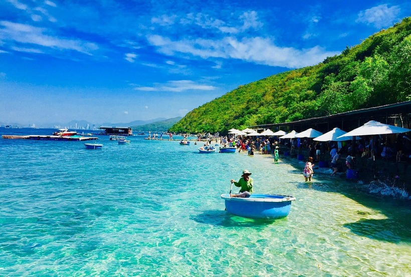 Bỏ lỡ tour 1 ngày khám phá đảo Nha Trang có lẽ là một nỗi tiếc nuối to lớn của nhiều du khách. Ảnh minh họa.