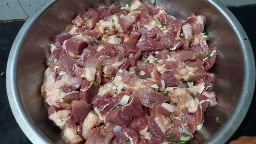 Nếu đặt thịt trong ngăn mát tủ lạnh, thời gian lý tưởng không nên vượt quá 24 giờ.