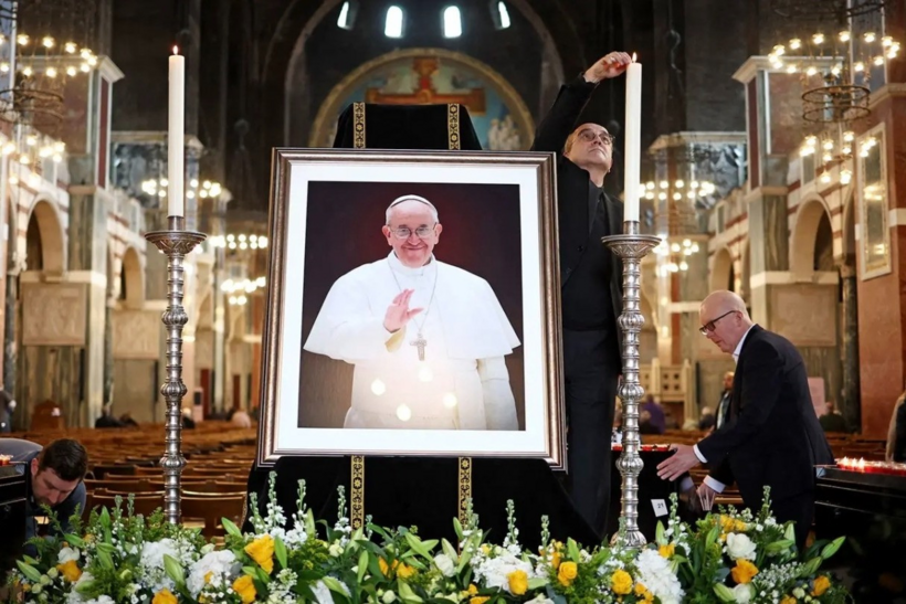 Vatican xác nhận Giáo hoàng Francis qua đời vì đột quỵ dẫn đến hôn mê và suy tim. Ảnh: BBC