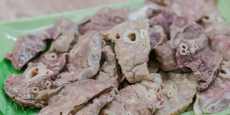 Phổi lợn tiềm ẩn rất nhiều vi khuẩn, độc tố và không dễ làm sạch do cấu trúc tổ ong phức tạp của phế nang.