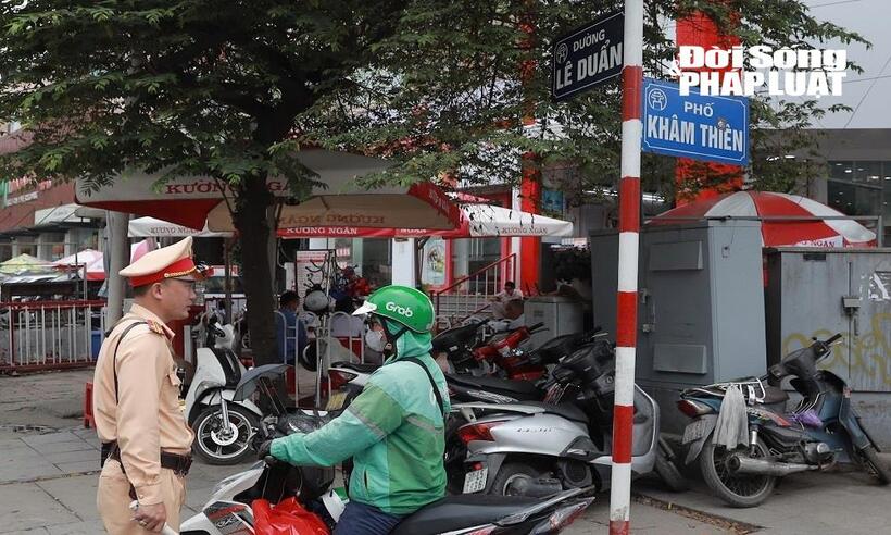 Tài xế xe ôm đi ngược chiều bị xử lý.