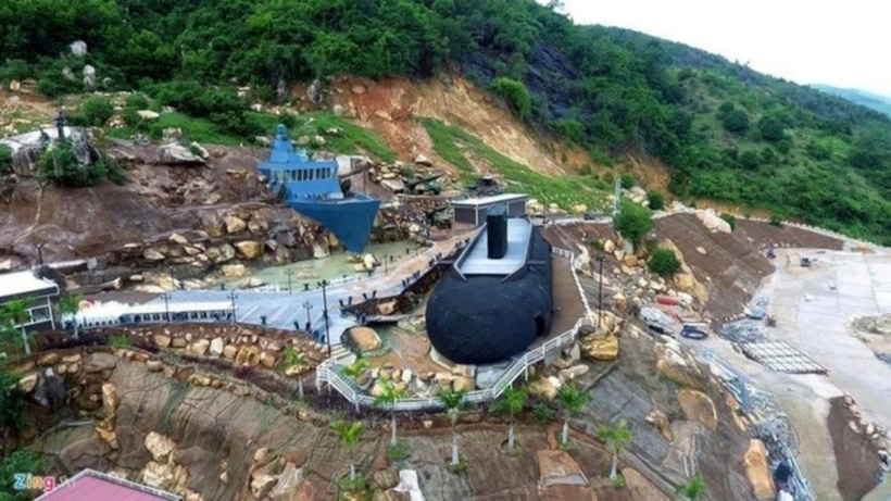 Khu du lịch tàu ngầm Nha Trang khéo léo gợi nhớ về một làng quê Việt Nam thân thương, bình dị với những hình ảnh quen thuộc. Ảnh minh họa.