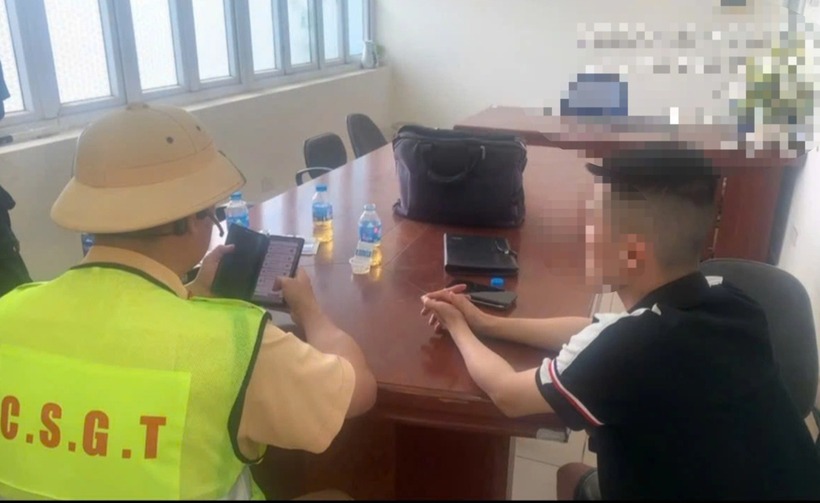 Tài xế V.Đ.A tại cơ quan công an. Ảnh: Dân Trí