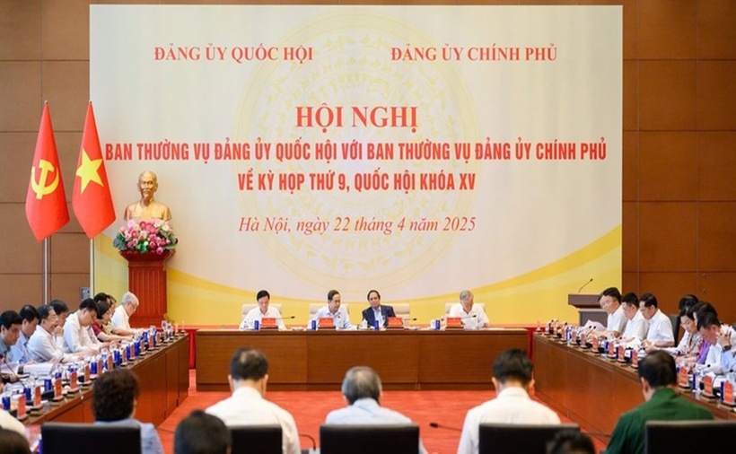 Chủ tịch Quốc hội Trần Thanh Mẫn và Thủ tướng Chính phủ Phạm Minh Chính đồng chủ trì Hội nghị Ban Thường vụ Đảng ủy Quốc hội với Ban Thường vụ Đảng ủy Chính phủ về Kỳ họp thứ 9, Quốc hội Khóa XV - Ảnh: VGP/Nhật Bắc