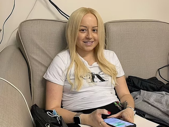 Kate Drummond, 26 tuổi, ở Anh đã qua đời vì ung thư xương chỉ 10 tháng sau khi được chẩn đoán. Ảnh: Kate Drummond.