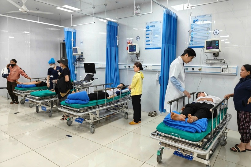 Có 16/21 bệnh nhân trong vụ lật xe đã được xuất viện. (Ảnh: Dân trí)