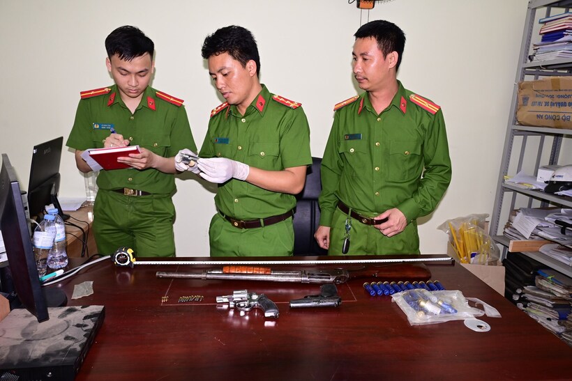 Tang vật được cơ quan chức năng phát hiện trong nhà đối tượng Thuần