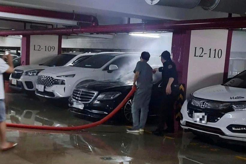 Hình ảnh chiếc xe bị cháy (Ảnh: FBNV).