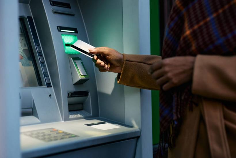 Khi thẻ bị khóa, chủ thẻ sẽ không thể thực hiện bất kỳ giao dịch nào trên cây ATM