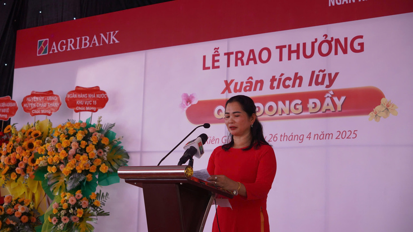 Đại diện gia đình, chị Nguyễn Thị Đào chia sẻ niềm vui khi gia đình trúng giải đặc biệt