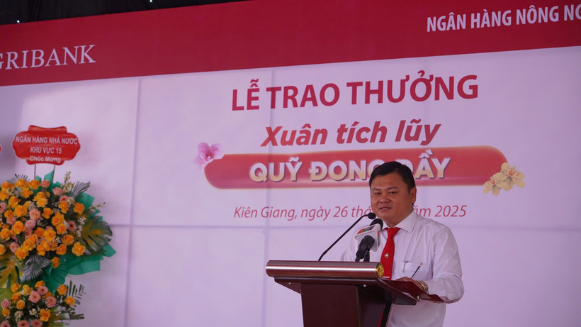 Ông Phạm Minh Tấn - Giám đốc Agribank chi nhánh Kiên Giang II cám ơn quý khách hàng luôn ủng hộ Agribank và các chi nhánh Agribank trên địa bàn tỉnh Kiên Giang