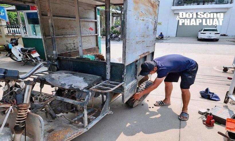 Người dân Hoài Đức tự tiêu huỷ xe ba bánh tự chế.