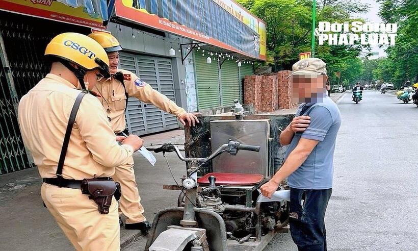 CSGT xử lý thanh niên sinh năm 1991, quê Thanh Hoá điều khiển xe ba bánh tự chế tham gia giao thông.