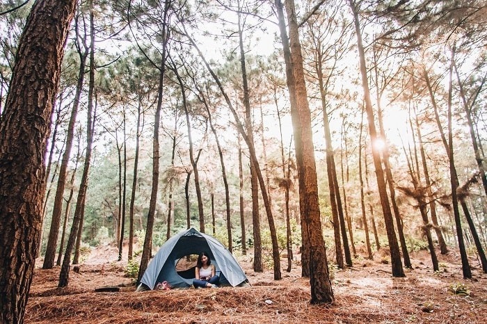 Núi Hàm Lợn nằm tại huyện Sóc Sơn, Hà Nội, cách trung tâm thành phố khoảng 40km.