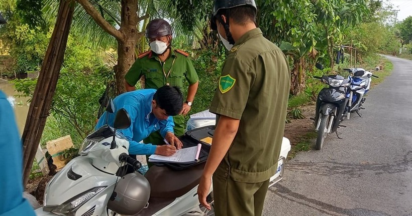 Công an cấp xã có quyền xử phạt một số lỗi vi phạm giao thông nhất định, chủ yếu là các lỗi nhẹ, xảy ra trong khu vực địa phương quản lý. Ảnh minh họa