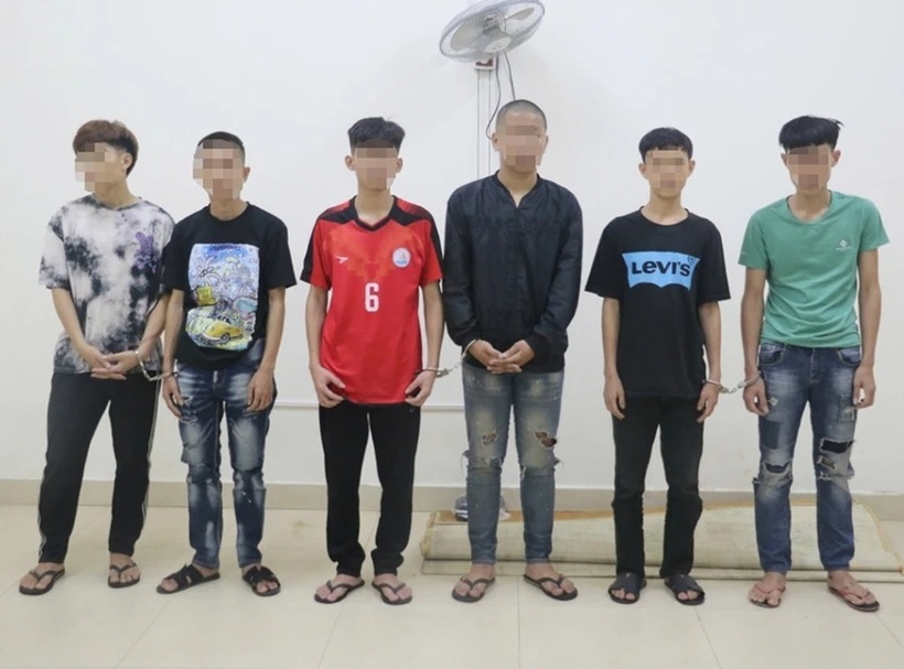 6 đối tượng tại cơ quan công an. Ảnh: PLO.