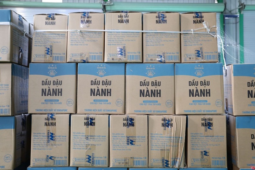 Cận cảnh khoảng 71.000 lít dầu ăn, 40 tấn mì chính và 22 tấn hạt nêm giả của Công ty Famimoto Việt Nam - 9