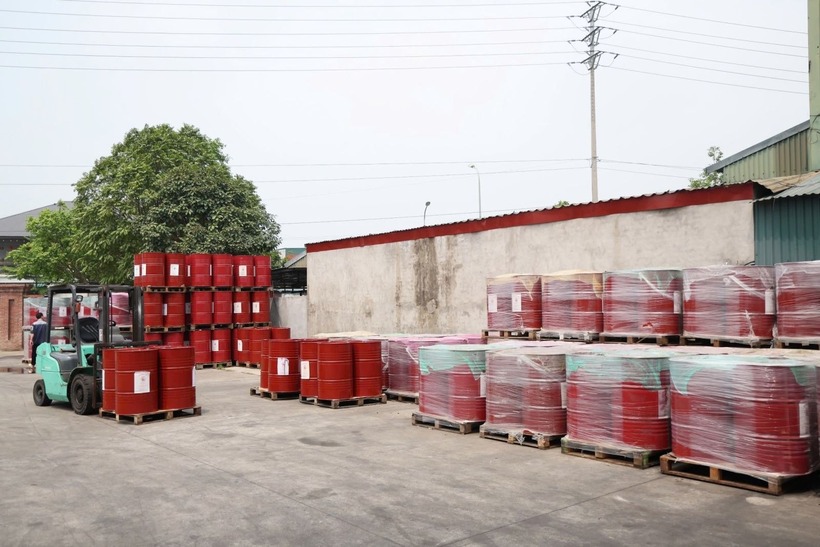 Cận cảnh khoảng 71.000 lít dầu ăn, 40 tấn mì chính và 22 tấn hạt nêm giả của Công ty Famimoto Việt Nam - 15