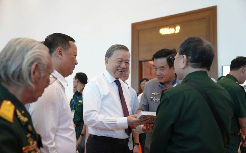 Tổng Bí thư Tô Lâm gặp mặt các tướng lĩnh, Anh hùng Lực lượng vũ trang nhân dân, thanh niên xung phong, dân công hỏa tuyến, biệt động Sài Gòn... từng tham gia Chiến dịch Hồ Chí Minh, nhân dịp kỷ niệm 50 năm Ngày thống nhất đất nước (30/4/1975-30/4/2025). Ảnh: Báo điện tử Chính phủ