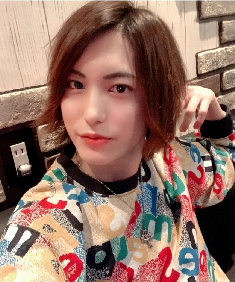 Mặc dù phải đối mặt với nhiều tranh cãi, Takuya không mặc cảm về công việc của mình. Ảnh: Weixin.