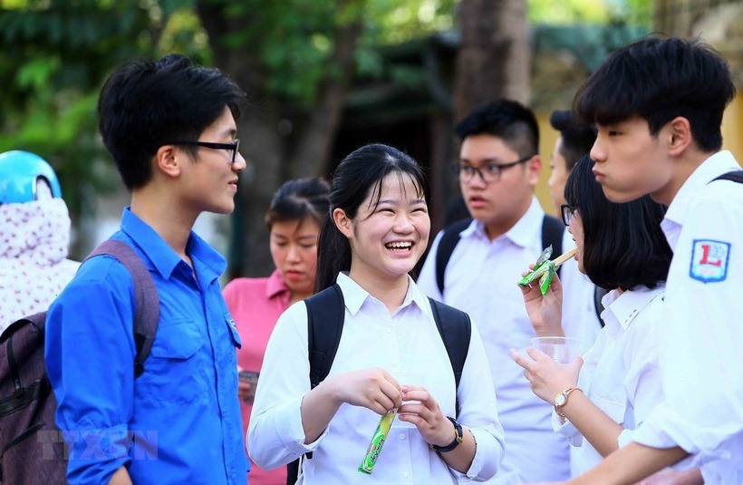 Trường THPT chuyên Ngoại ngữ thông báo không tuyển thẳng và cộng điểm ưu tiên, điểm khuyến khích vào lớp 10. Ảnh minh họa
