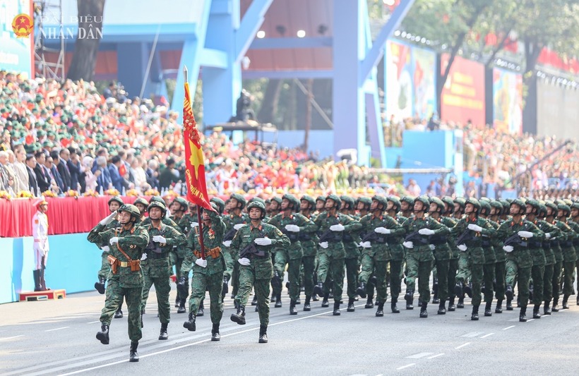 Khối sĩ quan tác chiến điện tử. Ảnh: Đại Biểu Nhân Dân