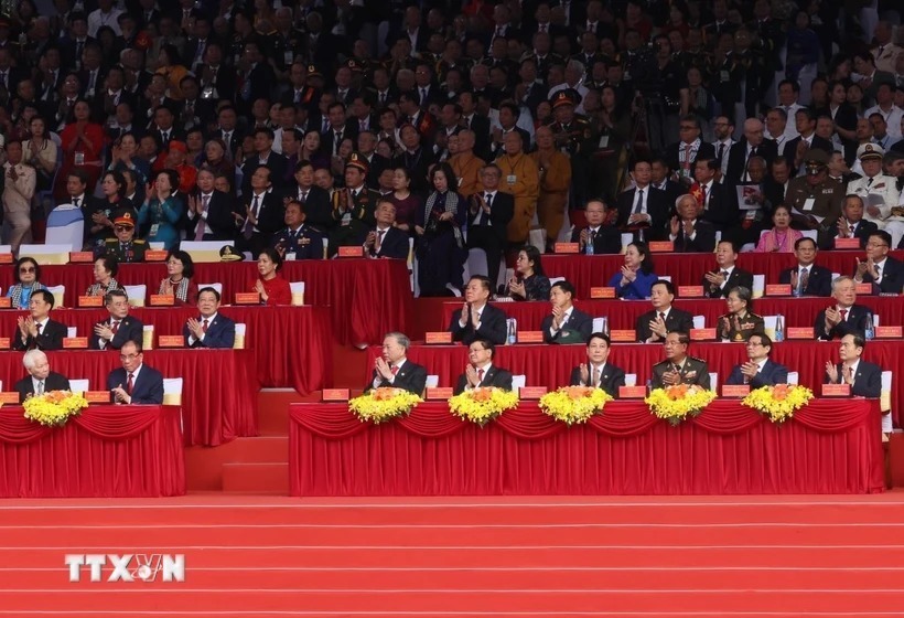 Các đồng chí lãnh đạo, nguyên lãnh đạo Đảng, Nhà nước và khách quốc tế tham dự lễ kỷ niệm. Ảnh: TTXVN