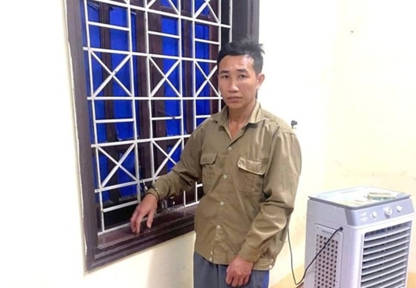 Đối tượng Hà Văn Thúy bị công an bắt giữ. Ảnh: Báo Lao Động.