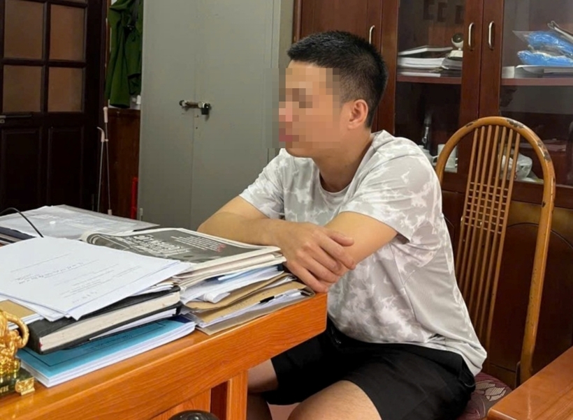Tài xế xe bán tải V.N.T tại cơ quan công an. Ảnh: VietNamNet