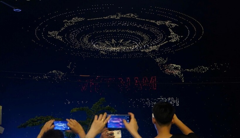 Màn trình diễn droneshow đêm 30/4 không được như mong đợi. Ảnh: VOV