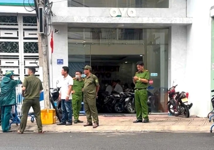 Lực lượng chức năng phong tỏa, khám nghiệm hiện trường phát hiện 3 thi thể. Ảnh: Tuổi trẻ