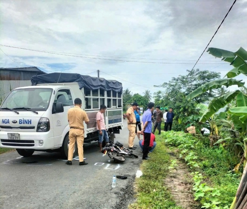 Công an dựng lại hiện trường vụ tai nạn khiến nữ sinh 14 tuổi tử vong. Ảnh: VTC News