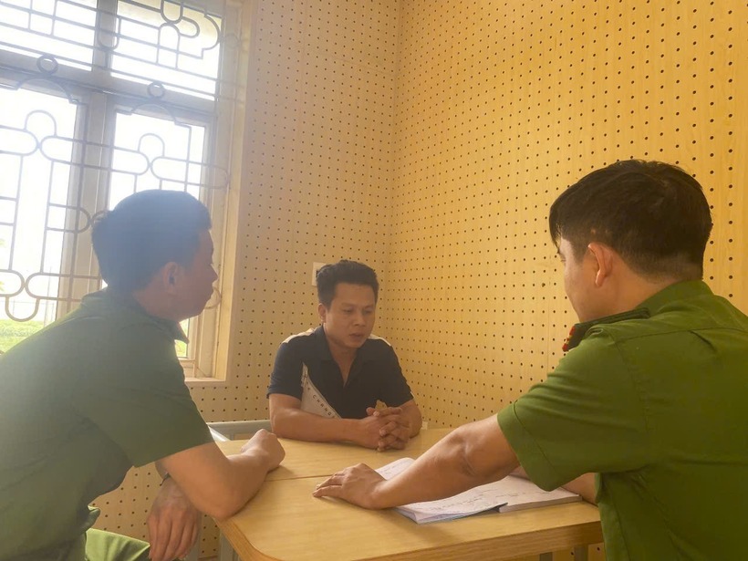 Các đối tượng tại cơ quan công an. Ảnh: Công an tỉnh Vĩnh Phúc.