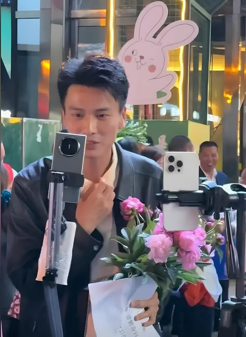 Hiện anh Xu trở thành gương mặt đại diện cho du lịch địa phương. Ảnh: Sohu.
