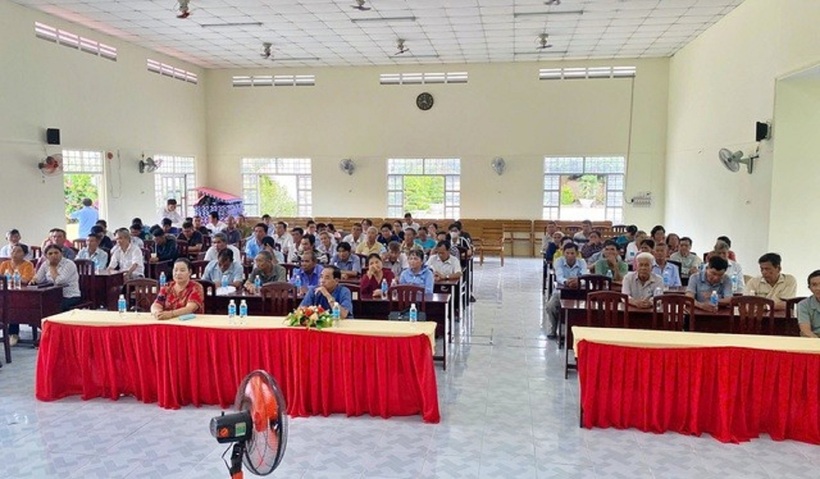 Các hội nghị tuyên truyền về đất đai thường thu hút sự quan tâm của người dân.