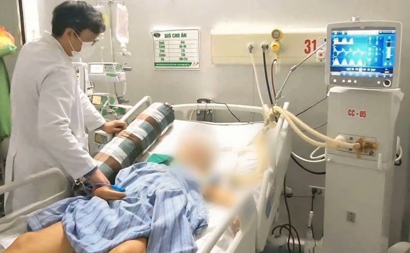 Người phụ nữ nhập viện trong tình trạng phù toàn thân, vàng da, thể trạng suy kiệt, suy gan tiến triển. (Ảnh: Bệnh viện)