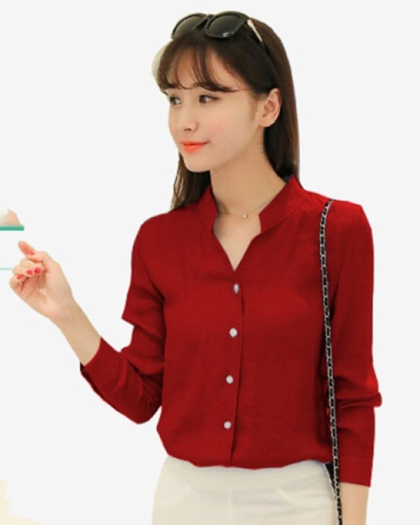 Áo đính ngọc trai tuy duyên dáng nhưng lại thiếu đi sự trẻ trung, thậm chí dễ khiến người mặc trông "dừ" và lỗi mốt. Ảnh minh họa.