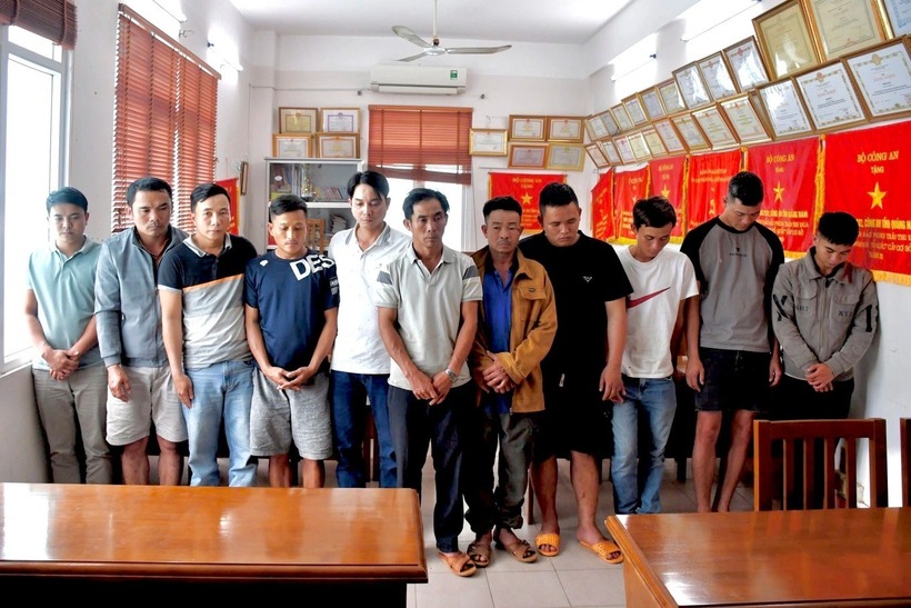 Các đối tượng tại cơ quan công an. Ảnh: Dân Trí