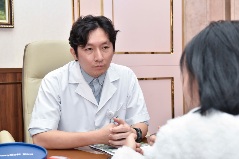 Bác sĩ Đoàn Dư Mạnh, Phó Giám đốc Trung tâm Tim mạch và Đột quỵ Quốc tế, Bệnh viện đa khoa Phương Đông