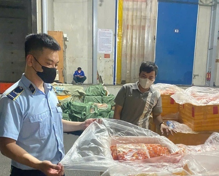 Hơn 7.000 kg trứng non, tràng gà, nầm heo không có hóa đơn, chứng minh nguồn gốc.